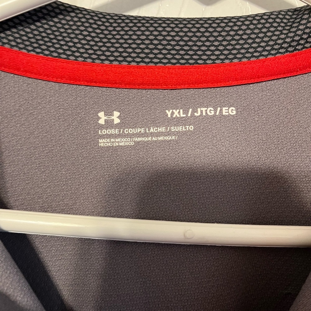 Boys Under Armour Pullover - Picture 2 of 4